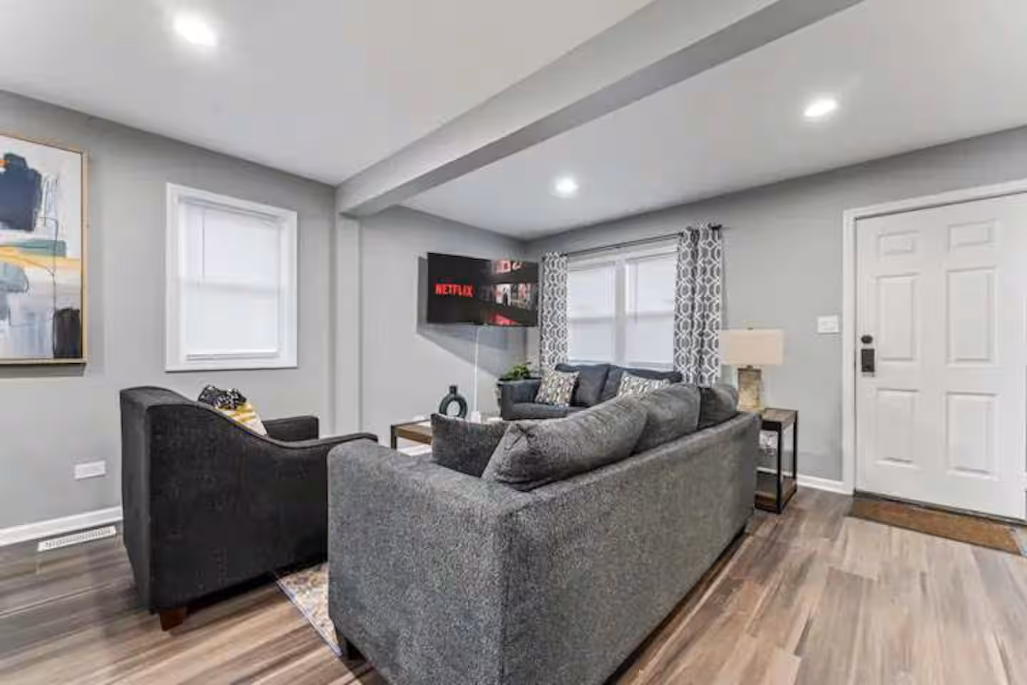 4BR Hot Tub Retreat near Great Lakes Naval Base