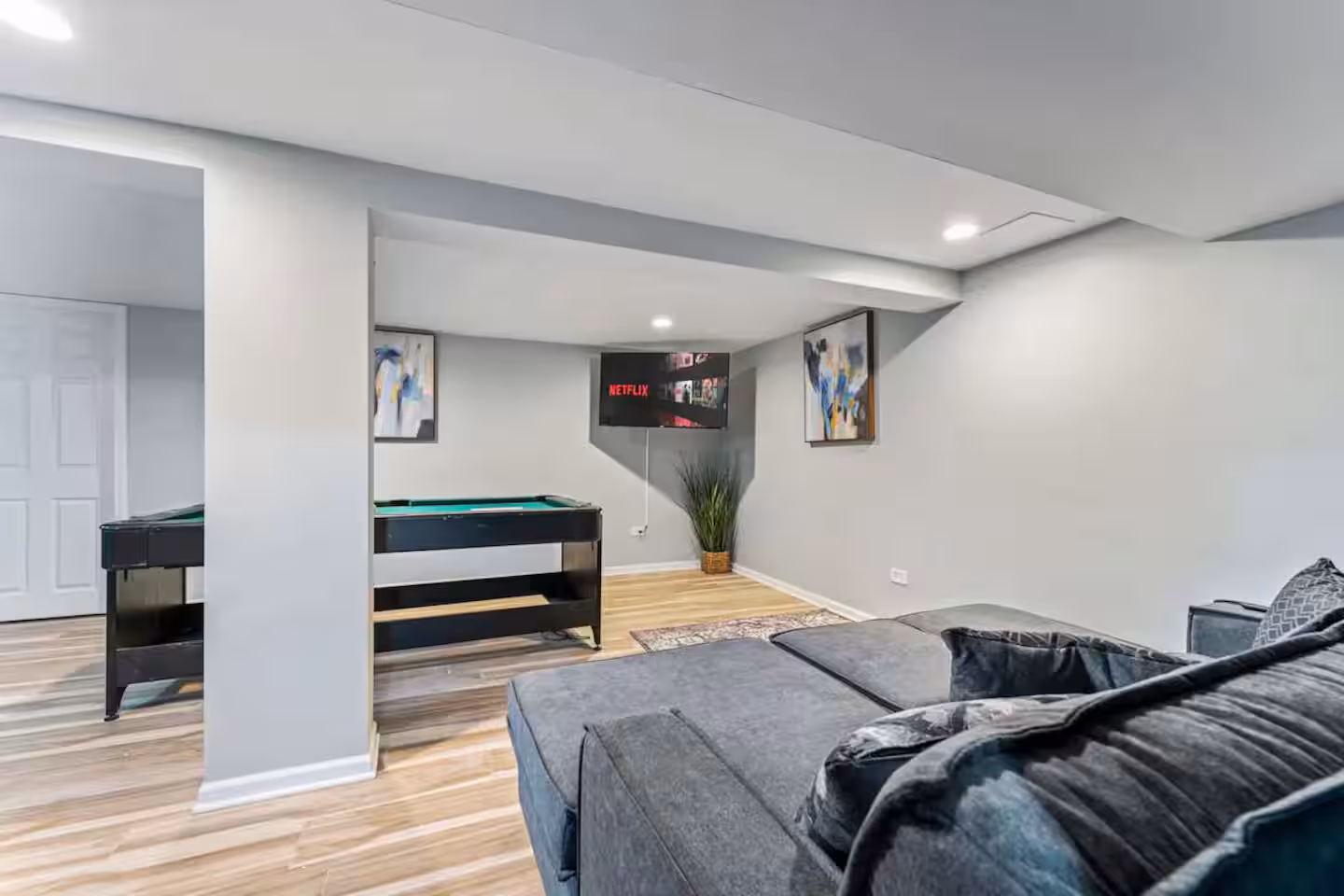 4BR Hot Tub Retreat near Great Lakes Naval Base gallery image