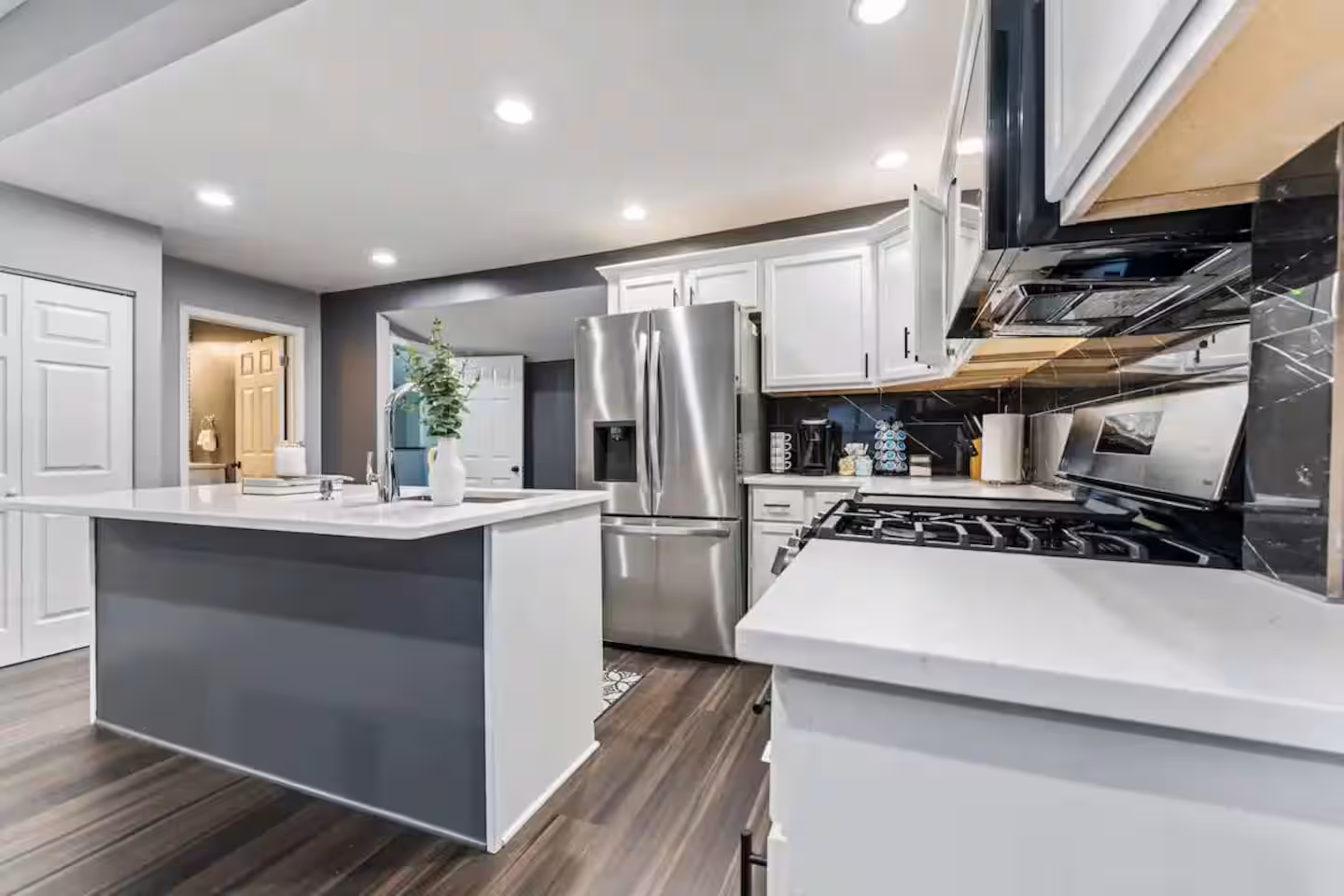 4BR Hot Tub Retreat near Great Lakes Naval Base gallery image