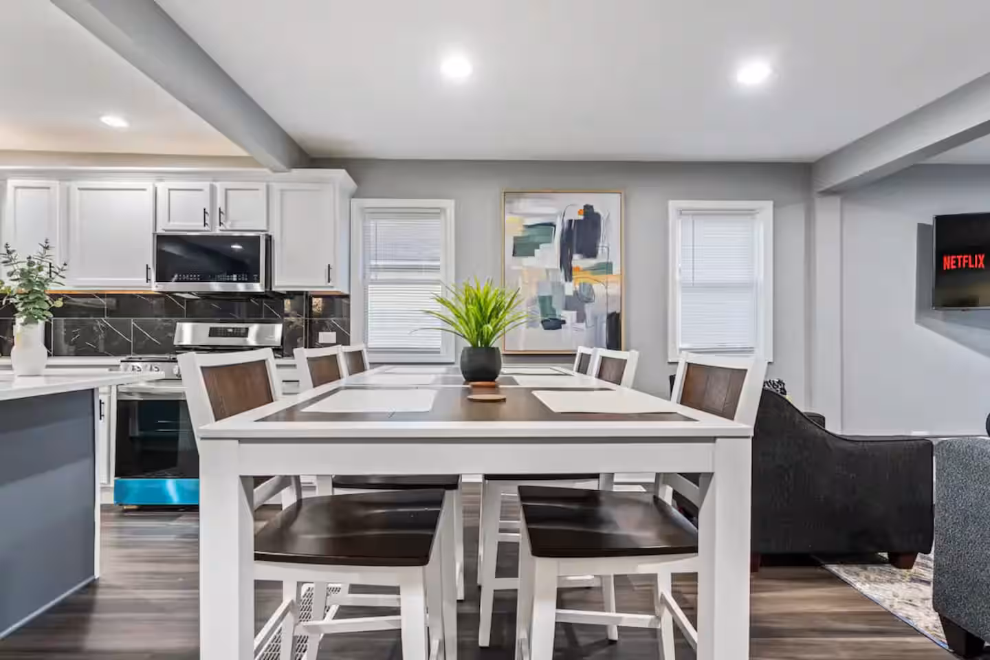 4BR Hot Tub Retreat near Great Lakes Naval Base gallery image