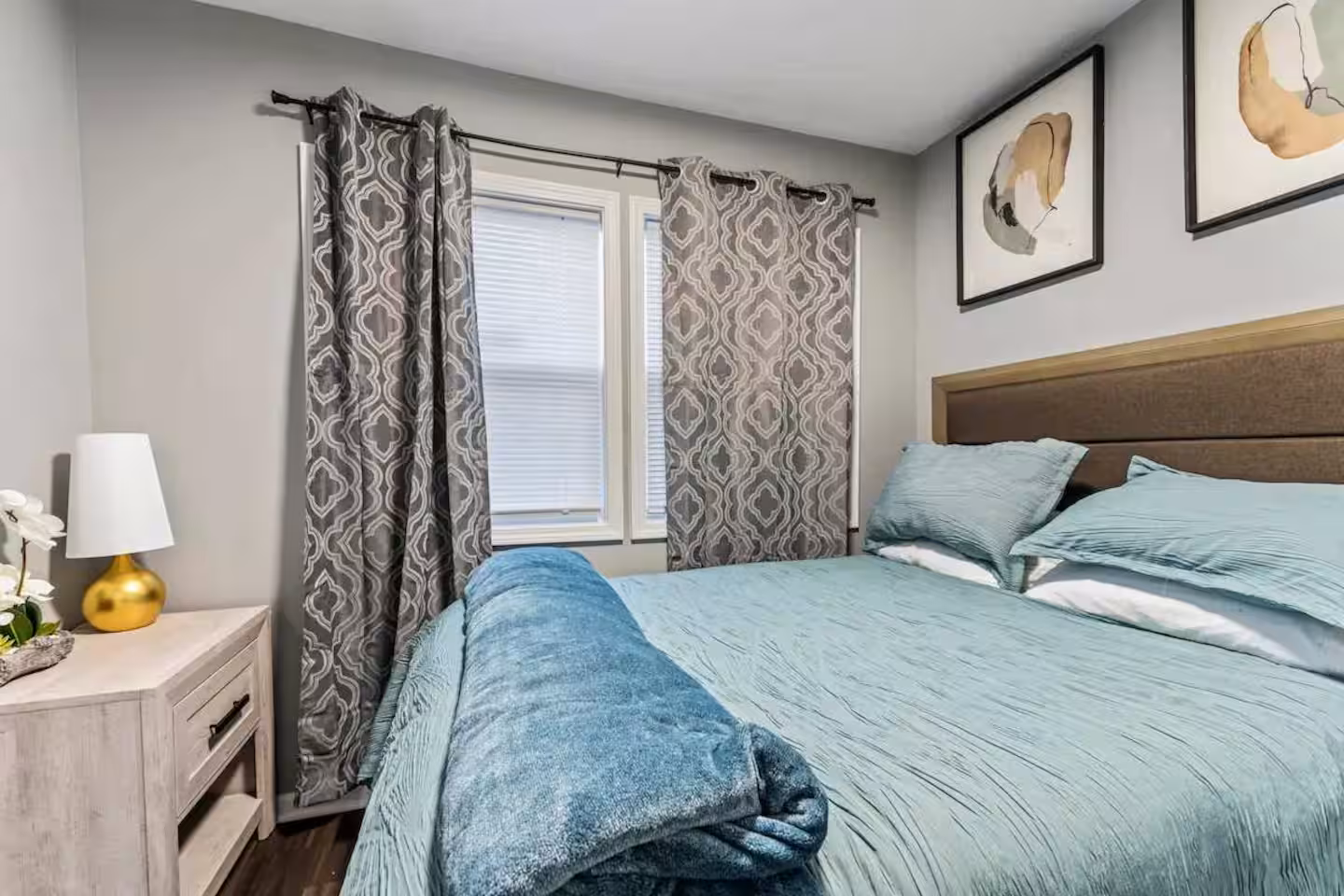 4BR Hot Tub Retreat near Great Lakes Naval Base gallery image