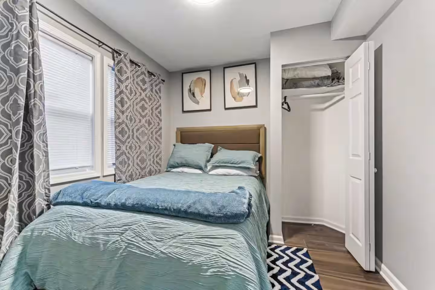 4BR Hot Tub Retreat near Great Lakes Naval Base gallery image