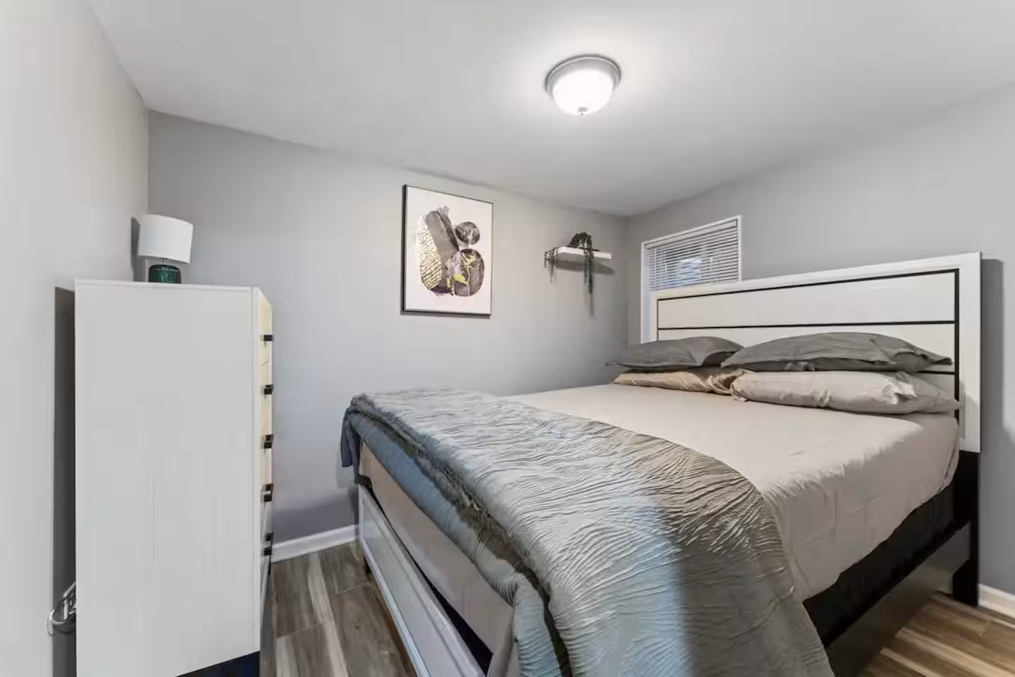 4BR Hot Tub Retreat near Great Lakes Naval Base gallery image