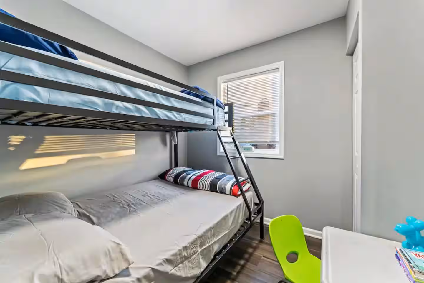 4BR Hot Tub Retreat near Great Lakes Naval Base gallery image
