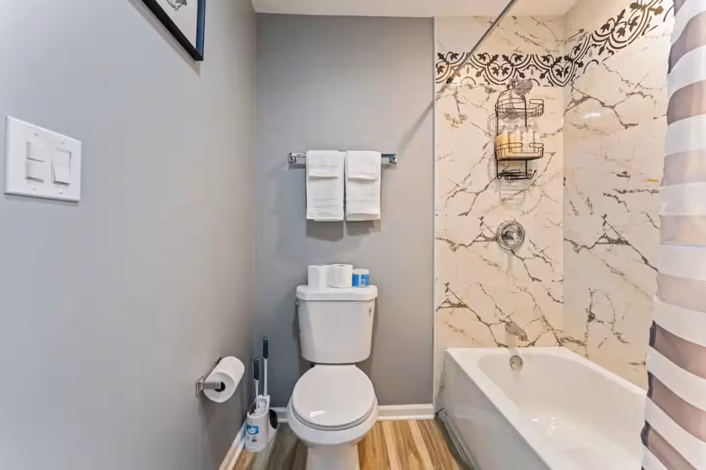 4BR Hot Tub Retreat near Great Lakes Naval Base gallery image