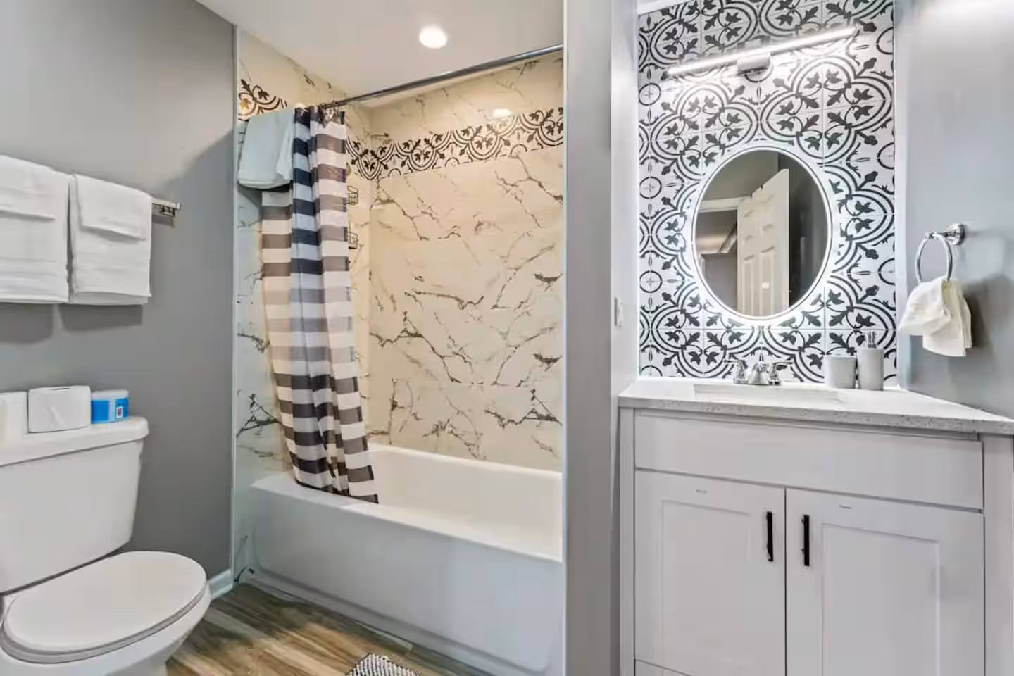 4BR Hot Tub Retreat near Great Lakes Naval Base gallery image