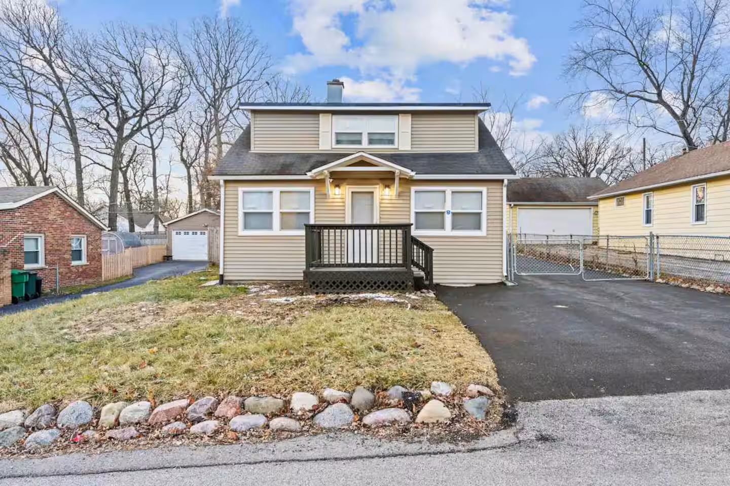 4BR Hot Tub Retreat near Great Lakes Naval Base gallery image