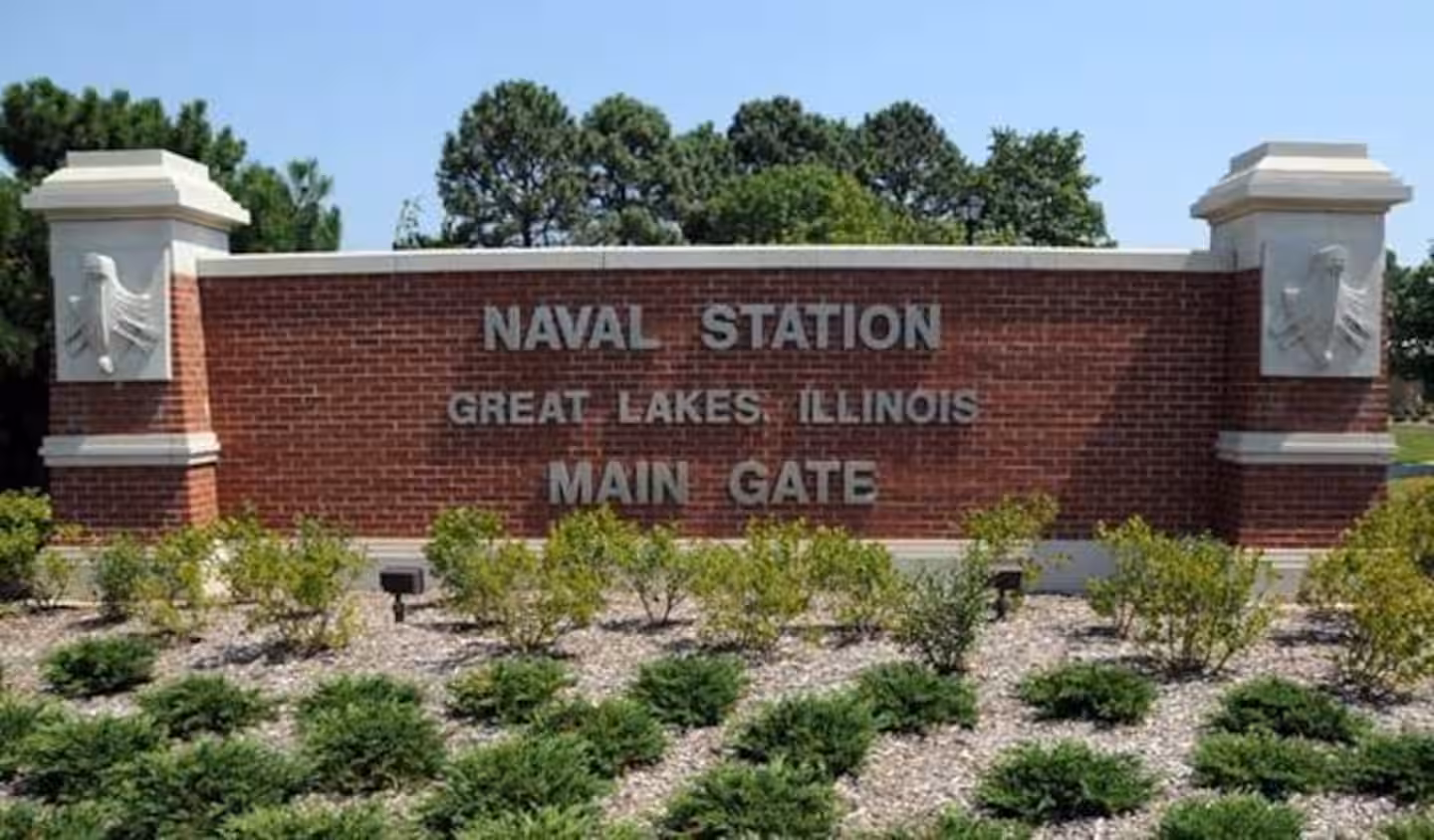4BR Hot Tub Retreat near Great Lakes Naval Base gallery image